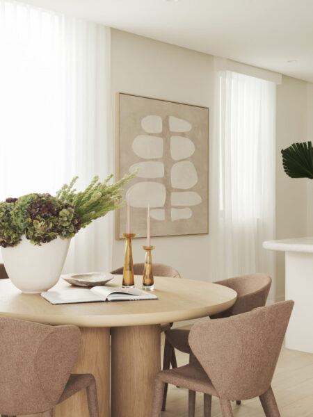 2025 hybrid transitional home style combining contemporary furniture, heritage pieces, adaptable layouts and textured accents for a personalised and timeless interior look.